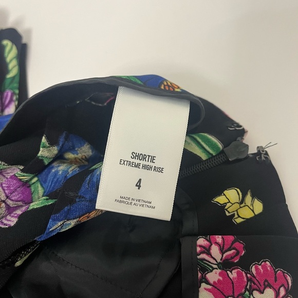 Express extreme high waisted floral shortie - Picture 4 of 6